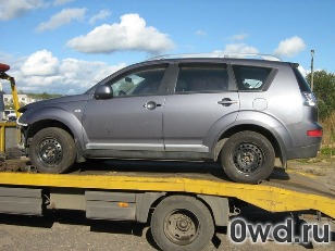 Битый автомобиль Mitsubishi Outlander